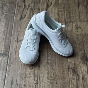 Skechers tennis shoe